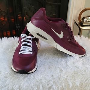 burgundy nike air max womens
